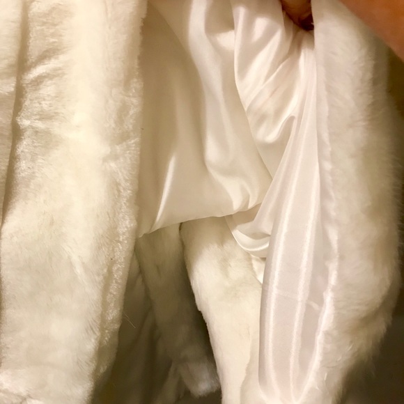 HOST PICK!  Faux Fur Plush Ivory Winter Coat, Hood - Picture 6 of 6